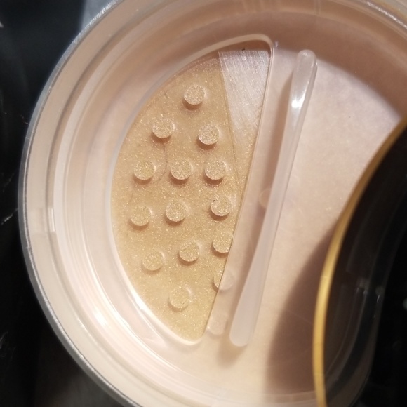 SOLD* Artist Couture highlighter - Picture 2 of 4